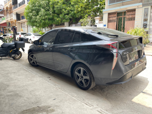 TOYOTA Pruis Touring ហ្វូលអុបសិន​  ឆ្នាំ2016​  ក្នុងសរ​  ពណ៌ប្រផេះ​  សន្លឹកពន្ធថ្មី​ សំបុកឃ្មុំសុីន​