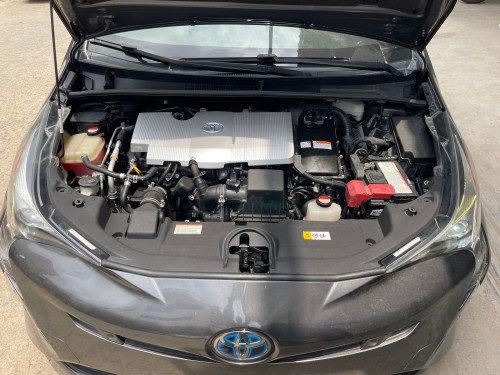 TOYOTA Pruis Touring ហ្វូលអុបសិន​  ឆ្នាំ2016​  ក្នុងសរ​  ពណ៌ប្រផេះ​  សន្លឹកពន្ធថ្មី​ សំបុកឃ្មុំសុីន​