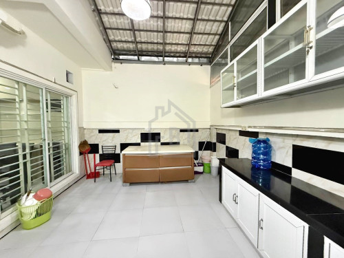 Twin Villa 4 Bedrooms for RENT near RATANA PLAZA_Teuk Thla