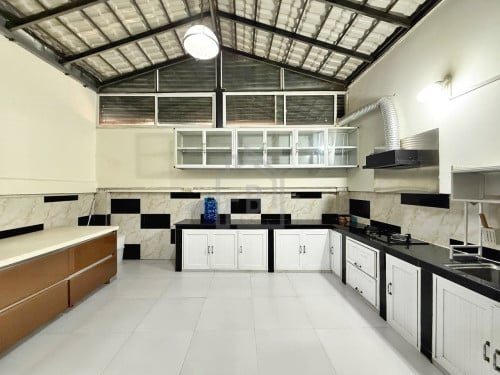 Twin Villa 4 Bedrooms for RENT near RATANA PLAZA_Teuk Thla