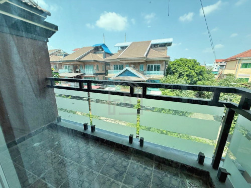 Twin Villa 4 Bedrooms for RENT near RATANA PLAZA_Teuk Thla