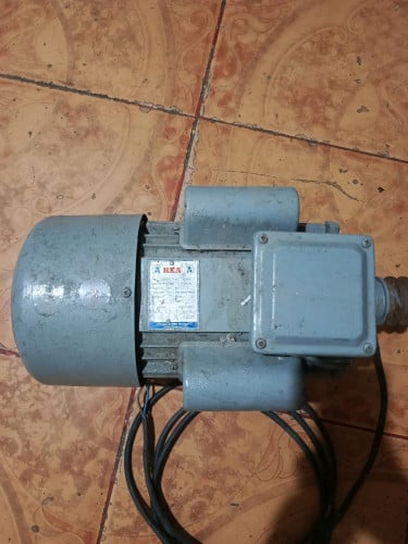 លក់ម៉ូទ័រមួយទឹក