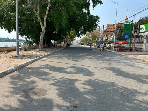 ផ្ទះសម្រាប់លក់ឬជួលនៅជាប់មាត់ទន្លេរក្នុងក្រុងកំពង់ចាម