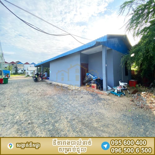 ដីតារាងបាល់ទាត់ជួលស្ថិតនៅទឹកថ្លា ផ្សារដីហុយ