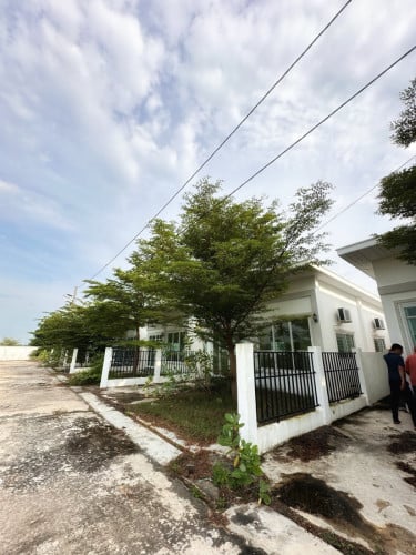ផ្ទះលក់ត្រឹម $19000 ( កាត់ប្លង់រឹងជូន )