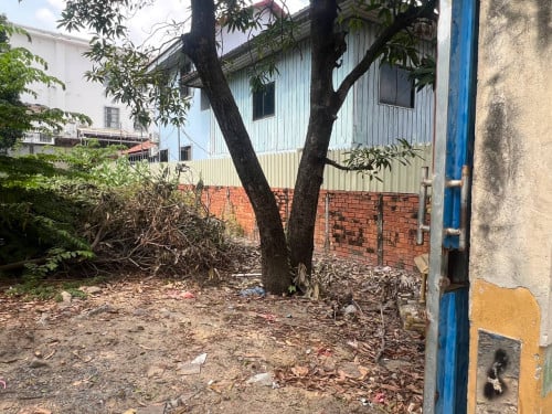 ដីលក់នៅក្រោយ បុរី វីឡា ថោន 60M លក់បន្ទាន់ ម្ចាស់ត្រូវការលុយ ប្លង់រឹង