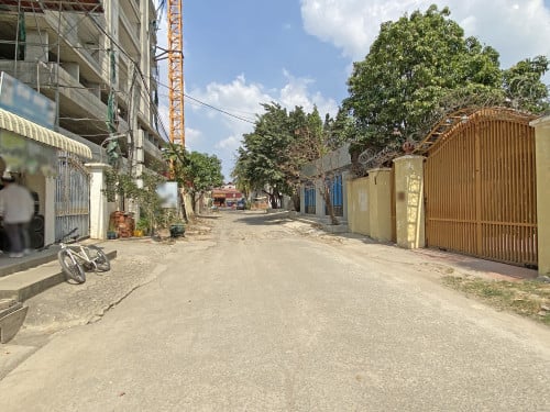 🏘 ឃ្លាំង នៅជិតបុរី ពិភពថ្មីចំការដូង1 ត្រូវការលក់បន្ទាន់ខ្លាំង ​(កូដ៖​ A06-060467)