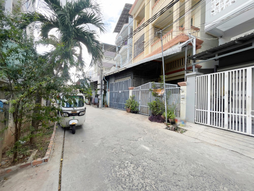 🏘 ផ្ទះល្វែង នៅជិតផ្លូ​វ 271 ត្រូវការលក់បន្ទាន់ខ្លាំង ​(កូដ៖ A05-055574)