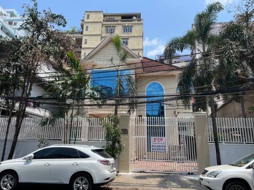 ផ្ទះជួលទួលទំពូងទី១ (US$2,500 ចរចារ ) អាចជួលជាការិយាល័យ ផ្ទះស្នាក់នៅ រឺហាង ចំណតឡាន១០