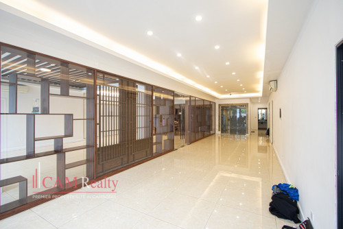 11 Bedroom Villa With Private Pool For Rent in BKK1