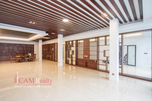 11 Bedroom Villa With Private Pool For Rent in BKK1