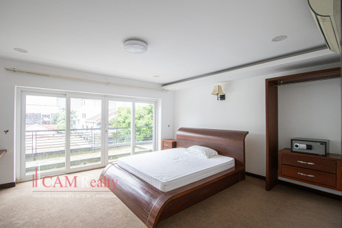 11 Bedroom Villa With Private Pool For Rent in BKK1