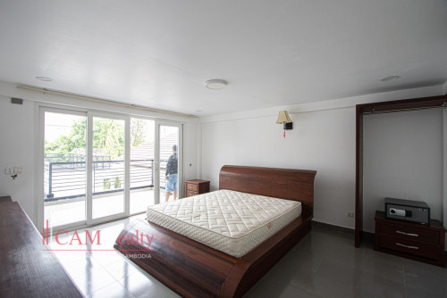 11 Bedroom Villa With Private Pool For Rent in BKK1