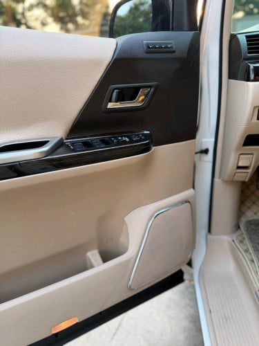 Alphard 2014 ឆ្វេងហ្សុន (ខ្លាញ់គោ)
