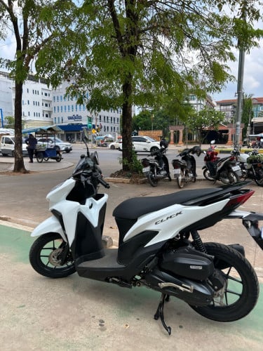 Honda Click 020y ម៉ូតូស្អាត សន្នុំ រំលស់សុទ្ធ100%