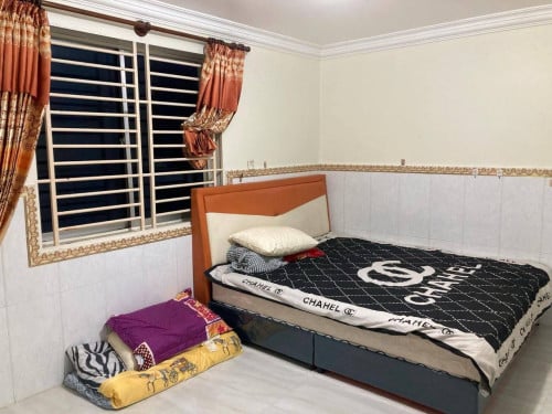 House 11room 2500$