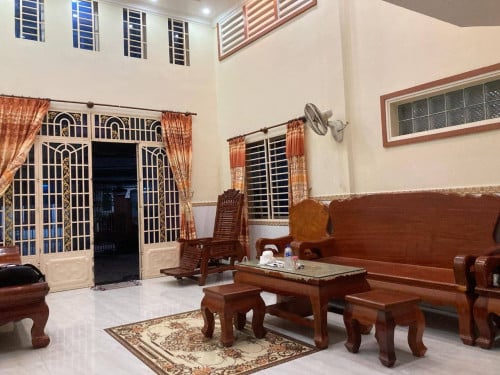 House 11room 2500$