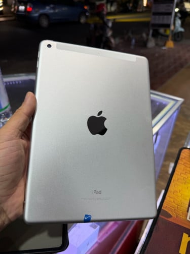 iPad 5th 32G Sim + Wifi 99%