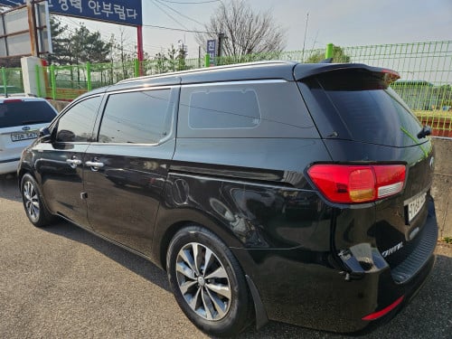 Kia carnival full option