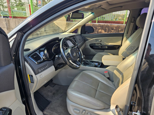 Kia carnival full option