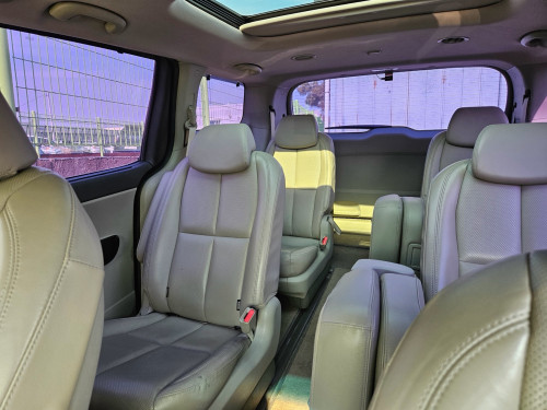 Kia carnival full option