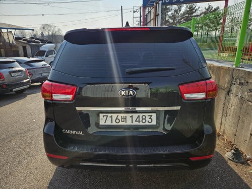 Kia carnival full option