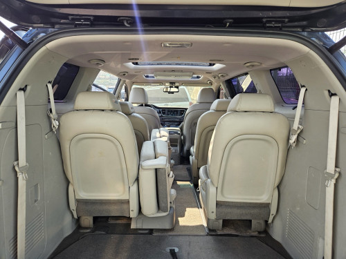Kia carnival full option