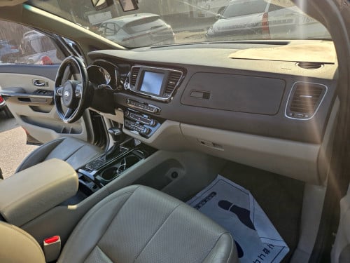 Kia carnival full option