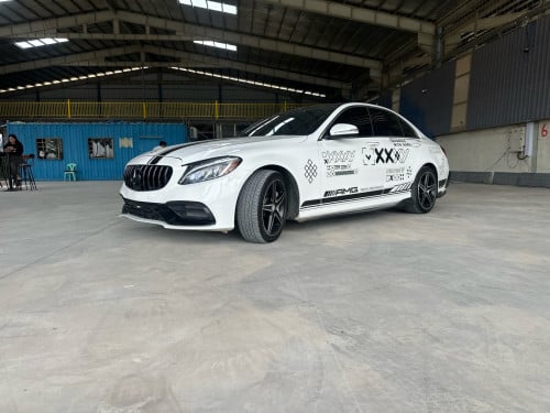 Mercedes C 300 2015 AMG សុីន Up C63 គ្រាន់តែគ្រឿងលេង 2000ជាង