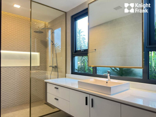Ref: KHRA749 | Premium Serviced 3-Bedroom Apartment – BKK1