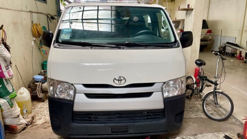 Toyota Hiace 2018 Original company car Urgent sale!!!
