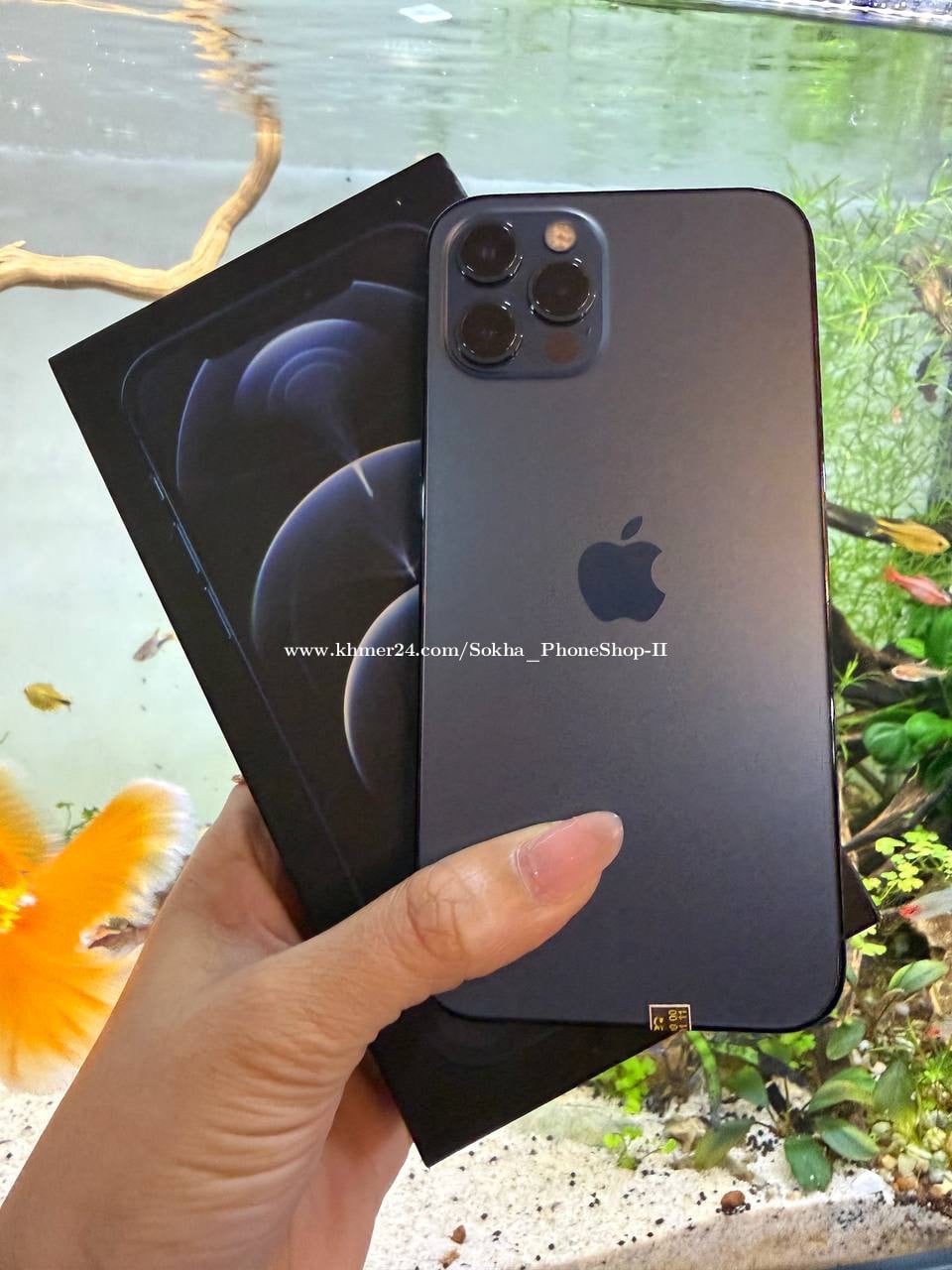 iPhone 12Pro 512G 99% full box 360$