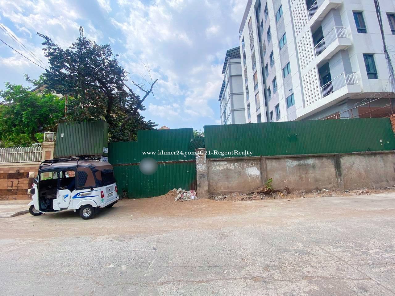Land For Rent at P'sa Derm Thkov. Perfect for business.