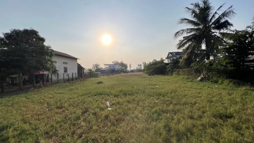 ដីលក់