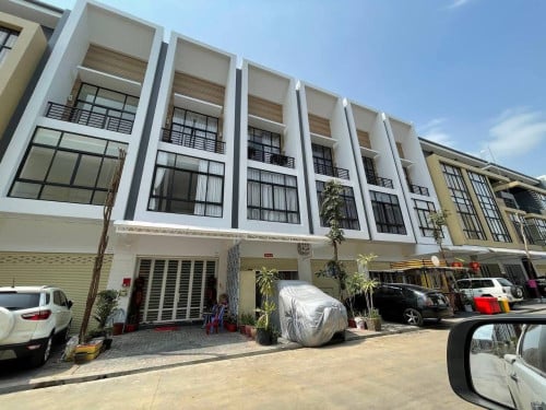 ផ្ទះប៉េងហួតបឹងស្នោ លក់បន្ទាន់