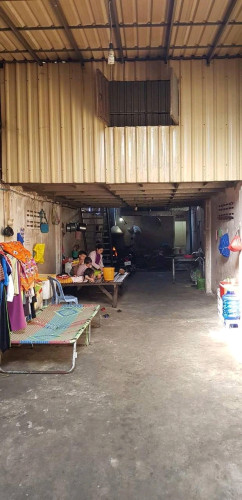 ផ្ទះលក់បន្ទាន់ ក្នុងផ្សារស្ទឹងមានជ័យ