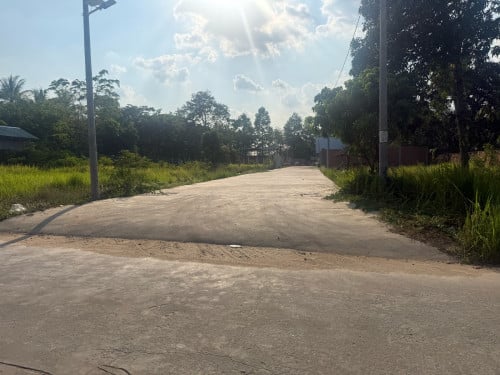 ដីនៅជាប់សាលារៀន