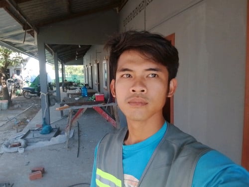 ទឹក ភ្លើង និង តំឡើងឆ្នាំងសាកឡានអគ្គិសនី