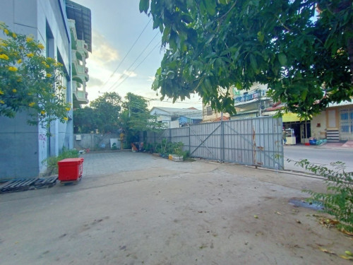 ដីលក់ នៅទីតាំងភូមិដីថ្មី 20m x 97.1m