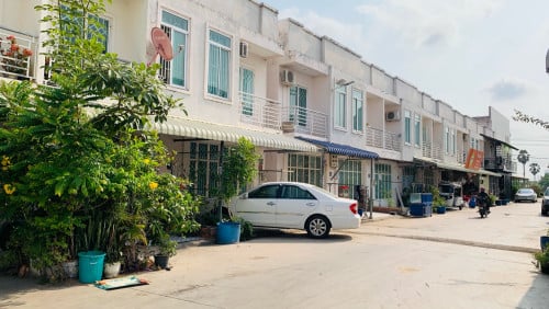 ផ្ទះ​លក់​បន្ទាន់​33000$ ទីតាំង​អាច​រកស៊ី​បាន​ខាងត្បួងផ្សារទួលពង្រ៕070807187/078807187
