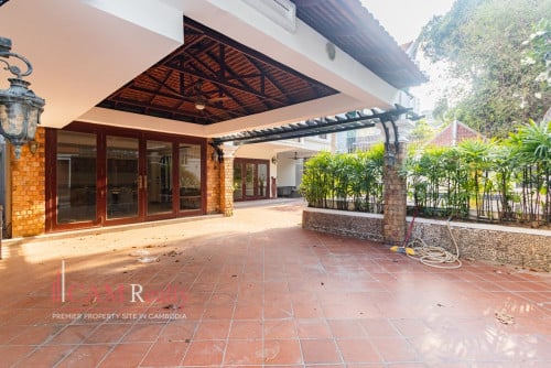 【日本語も対応可能】BKK1 area | Modern style 15 bedrooms villa for rent | Swimming Pool