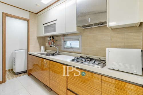#FORSALE Luxury 1-Bedroom Condo -📍De Castle Royal, BKK1, Phnom Penh