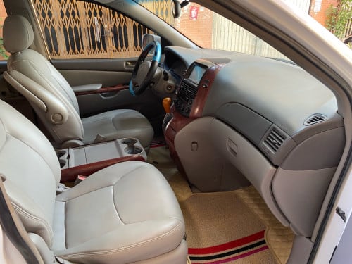 ឡានលក់ Toyota Sienna ឆ្នាំ04 XLE ប៉ុង1