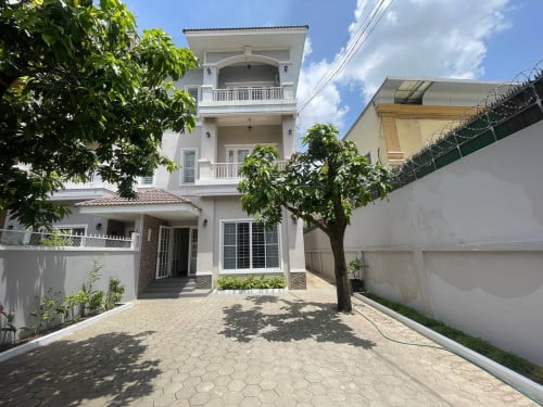 🏠វីឡាសម្រាប់ជួល នៅសង្កាត់ផ្សារដើមថ្កូវ