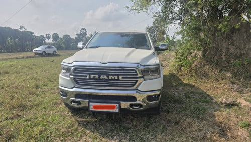 🔥 10L/100km RAM 1500 លឿងក្នុង Full option 2020 | 5.7L HEMI V8 with ECO mode engine 🔥