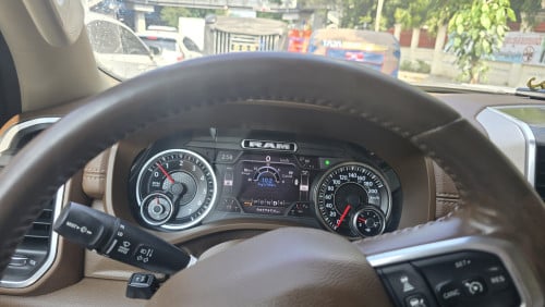 🔥 10L/100km RAM 1500 លឿងក្នុង Full option 2020 | 5.7L HEMI V8 with ECO mode engine 🔥