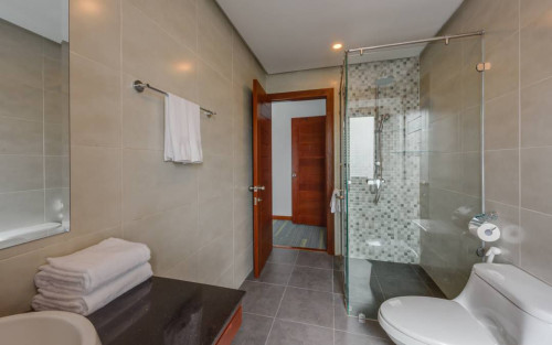 3 bedroom. It's 185 square meters. The price is $2800 per month! at Boeung Keng Kang Market