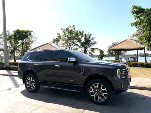 98% Original 2023 Ford Everest Titamiun Full 2.0L Diesel ជាង3មឺនkm