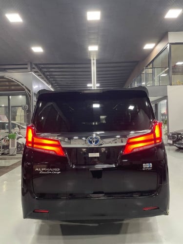 Alphard 2022