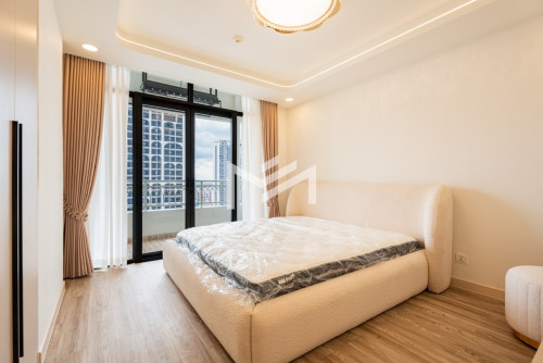 Condo De Castle Royal BKK1 unit 3Bedroom for rent